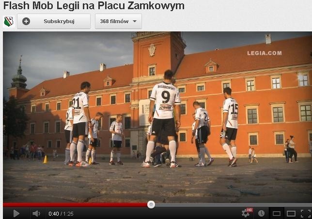 Flash Mob piłkarzy Legii na Placu Zamkowym w Warszawie