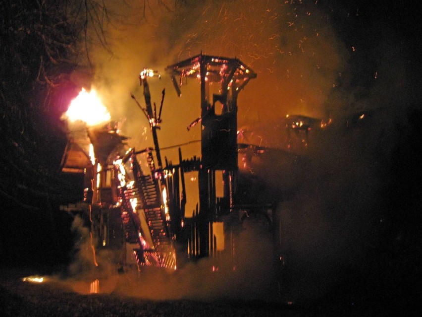 To zdjęcia z pożaru willi w Mielnie, który wybuchł nocą z...