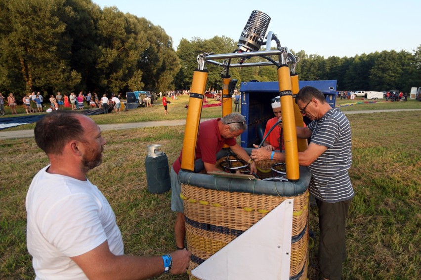 Zawody balonowe w Nałęczowie. Balony poszły w górę [DUŻO ZDJĘĆ]