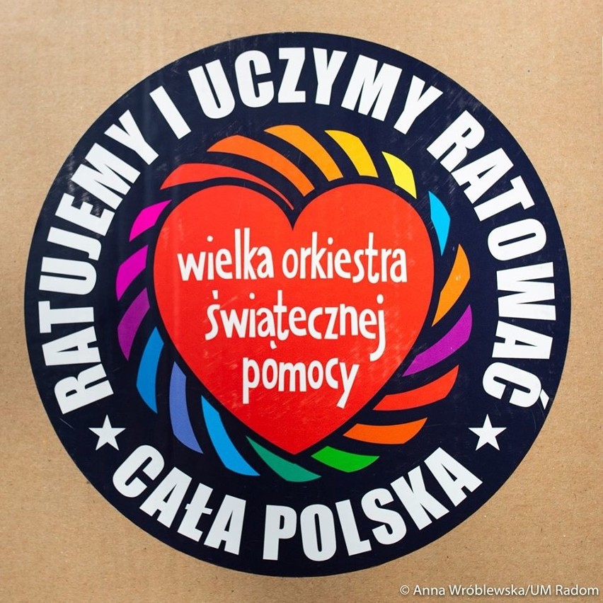 Przyłbice od Wielkiej Orkiestry Świątecznej Pomocy dla radomskiego pogotowia. Będą też dary z serduszkiem dla szpitali