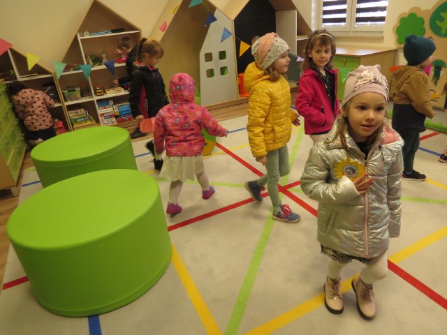 Od 1 kwietnia przedszkolaki z Jajkowa będą uczyły się i bawiły w nowym budynku przy Szkole Podstawowej w Jajkowie. W poniedziałek, 28 marca dzieci mogły po raz pierwszy zobaczyć pomieszczenia, w których wkrótce będą przebywać