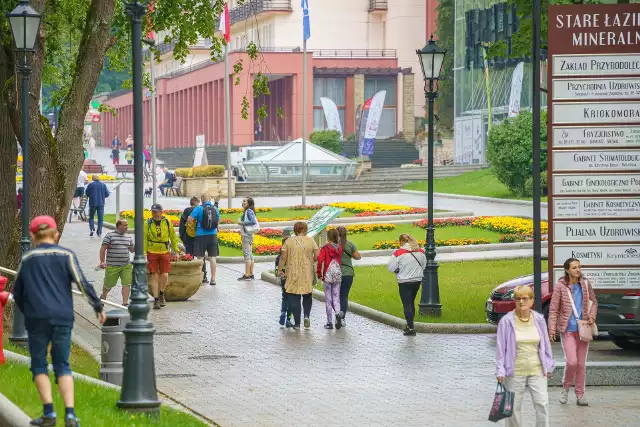 Pięcioetapowy remont w centrum Krynicy zakończony. Turyści dostrzegają zmiany