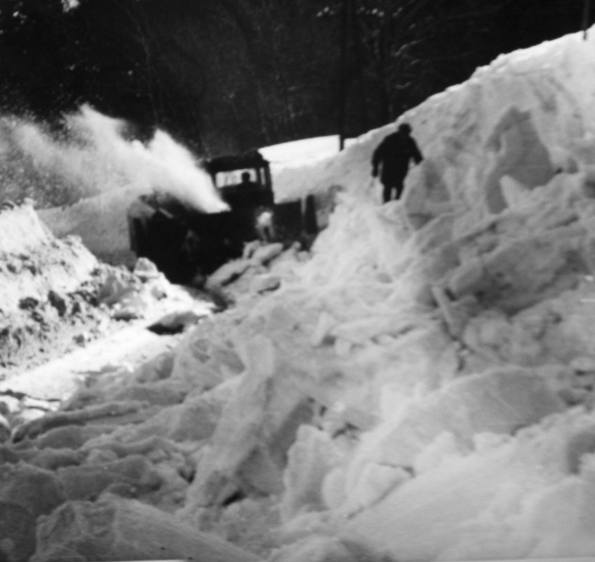  Kwiecień 1972 r. Wokół była wiosna, a w Kasinie Wielkiej pociąg utknął w zaspie