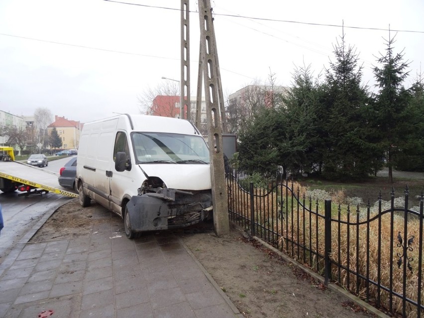 Wypadek w Jarocinie: Bus wjechał w ogrodzenie