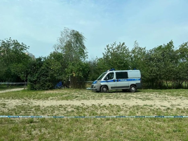 Tajemnicza śmierć na Gocławiu. Ciało człowieka znalezione nieopodal CH Promenada