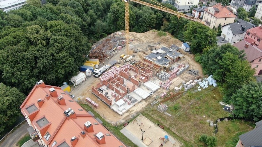 Obecnie w Jastrzębiu trwa budowa nowego bloku przy ul....