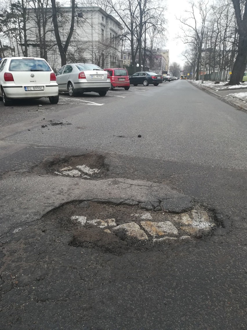 Dziury w ulicy Potza i Stefanowskiego - na całą szerokość jezdni [ZDJĘCIA]