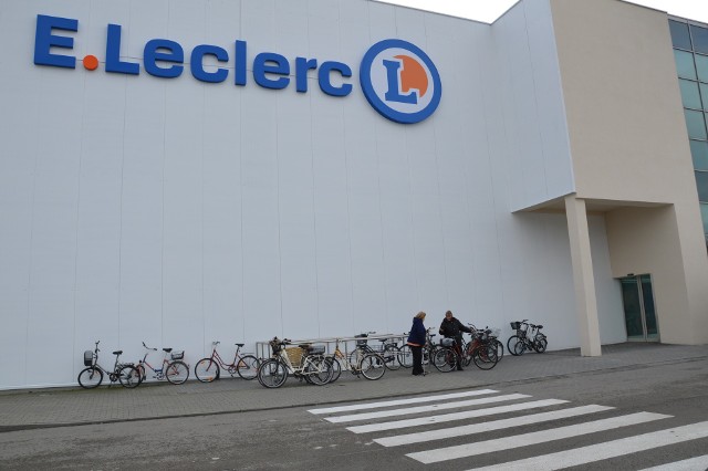 Dawny Frac zamienił się w E.Leclerc’a, jest tu dwa razy więcej powierzchni do sprzedaży spożywczej i przemysłowej