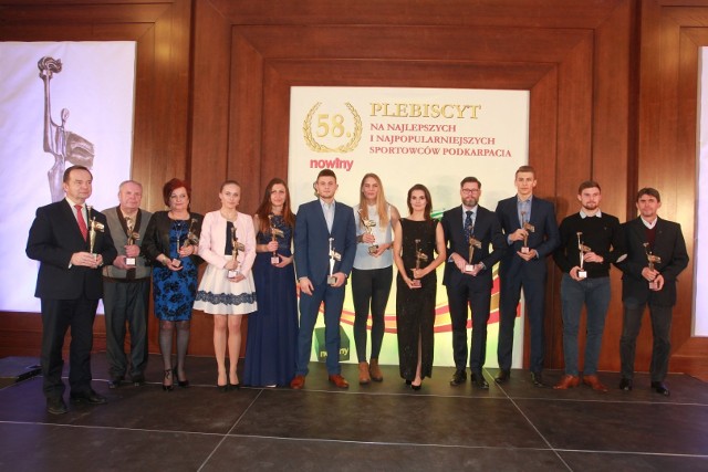 W Hotelu Prezydenckim w Rzeszowie, odbył się finał 58. Plebiscytu Gazety Codziennej Nowiny na Najlepszych i Najpopularniejszych Sportowców Podkarpacia w 2017 roku. Zobaczcie zdjęcia dekoracji najlepszej "10", trenera roku i trzech talentów.NAJLEPSZY TRENER ROKU 2017Lorenzo Micelli (siatkówka, Developres SkyRes Rzeszów)TALENT ROKU 20171. Malwina Mul (kolarstwo, Smak Górno Poltino Azalia Brzóza Królewska) 2. Radosław Majecki (piłka nożna, Stal Mielec)	3. Oliwer Wdowik (lekkoatletyka, Resovia)NAJLEPSZY SPORTOWIEC ROKU 20171. Adela Helić (siatkówka, Developres SkyRes Rzeszów)2. Mateusz Masłowski (siatkówka, Asseco Resovia)3. Matylda Kowal (lekkoatletyka, Resovia)4. Li Qian (tenis stołowy, Siarka-ZOT Tarnobrzeg)	5. Rafał Augustyn (lekkoatletyka, Stal Mielec) 6.  Iwona Nieroda (kickboxing, Diament Pstrągowa) 7.  Piotr Marciniec (piłka nożna, Stal Mielec)8.  Dariusz Oczkowicz (koszykówka, Miasto Szkła Krosno)9.  Wiktor Kawka (piłka ręczna, Stal Mielec)10. Michał Bartusik (judo, Millenium Rzeszów), Piotr Michalski (łyżwiarstwo szybkie, Górnik Sanok)58. Plebiscyt Sportowy Nowin w Rzeszowie. Zobacz zdjęcia naszego fotoreportera ze ścianki