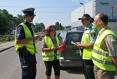 Mikołów: "Zatrzymaj się i żyj". Policja wspólnie z strażnikami i sokistami [ZDJĘCIA]