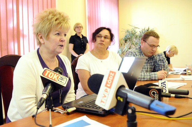 Dyrektor Jolanta Kręcka (z lewej) grozi, że poda nazwy placówek, które oszukują