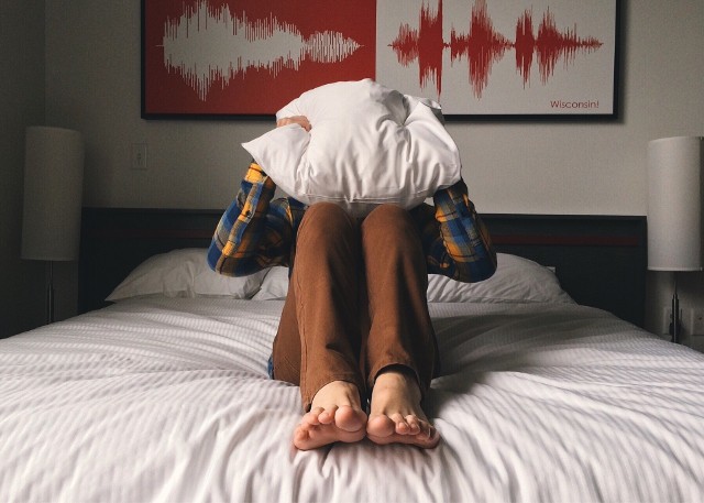 Jakie są przyczyny kłopotów z zaśnięciem?