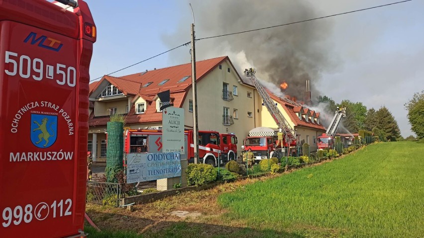 AKTUALIZACJA Płonie pensjonat w Nałęczowie. Ewakuowano turystów