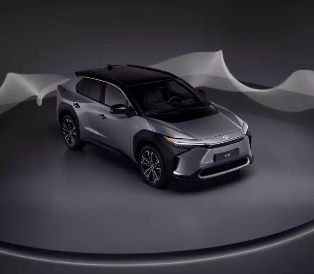 Samochód powstał na nowej platformie eTNGA, przeznaczonej specjalnie dla aut elektrycznych zasilanych bateriami. Jest to pierwszy model z nowej serii samochodów elektrycznych bZ (Beyond Zero).Fot. Toyota