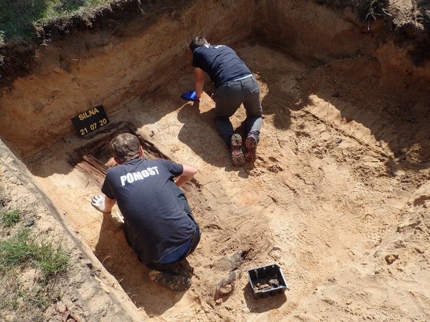 Prace ekshumacyjne na cmentarzu w Silnej. Pracownia Pomost