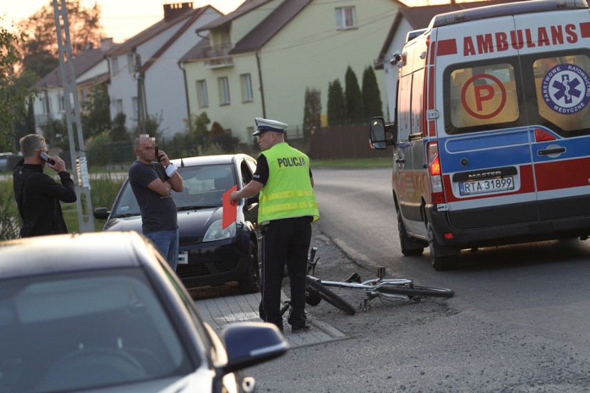 Wypadek w Woli Baranowskiej. Ranna rowerzystka trafiła do szpitala (ZDJĘCIA)