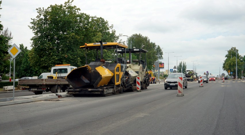 Remont na ul. Smorawińskiego: Drogowcy kładą nowy asfalt (ZDJĘCIA)        