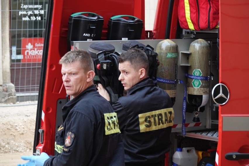 Trujący zapach na ul. Dietla 41. Szybka interwencja ekipy przeciwchemicznej