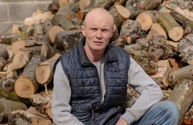 Tomasz W. ma 33 lata, jest sadownikiem i mieszka w gminie Belsk Duży w powiecie grójeckim. Marzy o założeniu rodziny.
