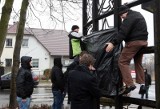 "Nie żyjemy na Białorusi!". Działacze PiS zasłonili w Szczecinie radziecki pomnik [wideo, zdjęcia]