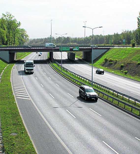 Ruda ŚląskaW tym roku Ruda Śląska na utrzymanie DTŚ planuje wydać ok. 180 tys. zł. Za czyszczenie 100 m kw. (rudzki odcinek ma 3,2 km) miasto płaci ok. 30 groszy.