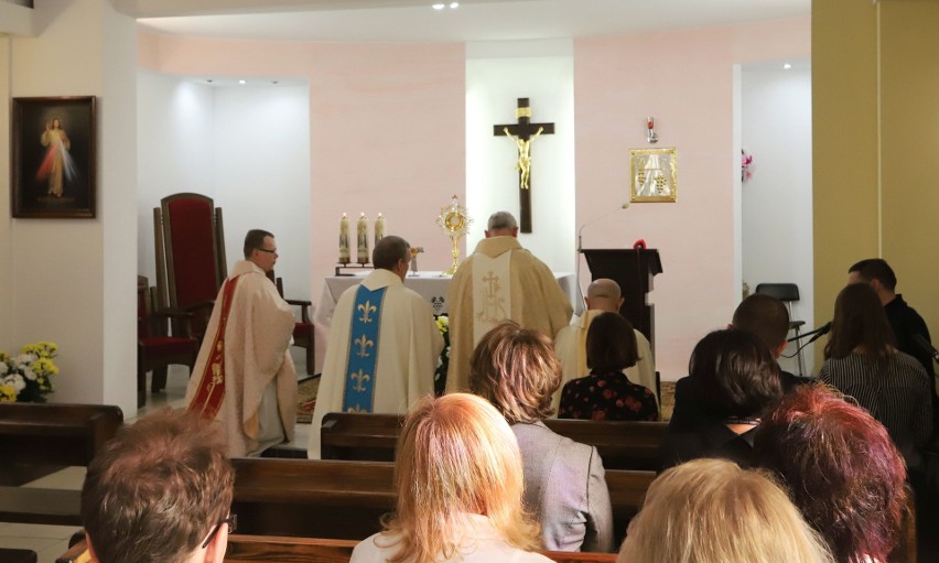 Światowy Dzień Chorego w radomskich szpitalach. Biskup odprawił mszę i odwiedził pacjentów