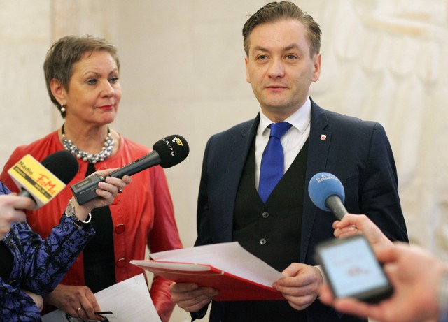 Zespół ds. Słupskiego Budżetu Partycypacyjnego będzie tworzyć 16 osób - mówił podczas poniedziałkowej konferencji prasowej prezydent Słupska Robert Biedroń.