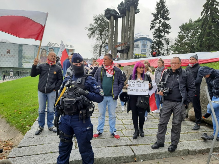 Marsz "zakończyć" pandemię na ulicach Białegostoku...