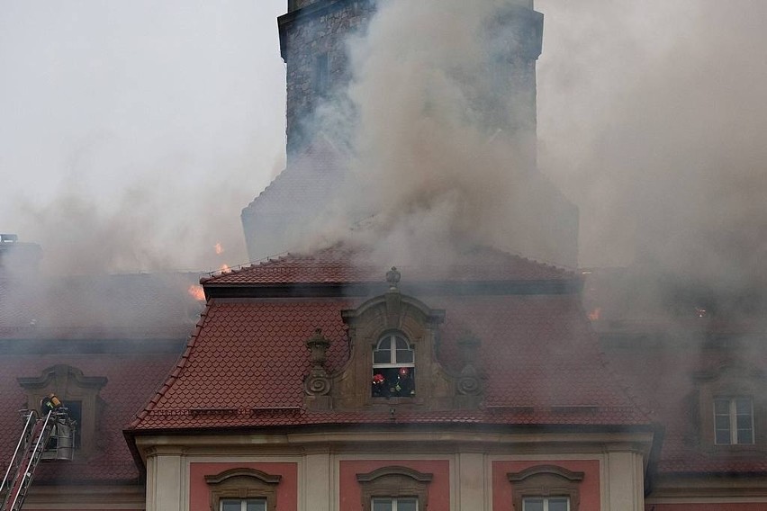 Pożar zamku Książ, płonie dach, 10.12.2014