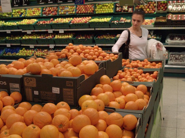W tym tygodniu w "Tesco" kilogram grejpfrutów kupimy po 1,99 zł, a pomarańczy - po 2,99 zł.