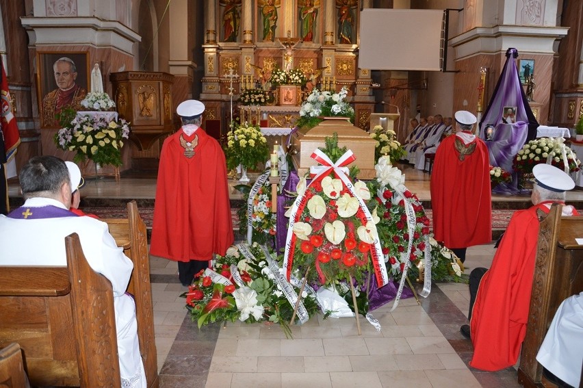 Rudnik nad Sanem. Ostatnie, wzruszające pożegnanie księdza infułata Czesława Wali