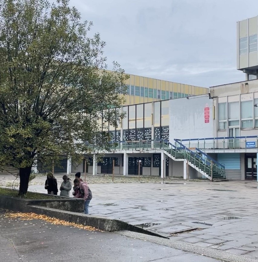 Ktoś strzela do budynku szkoły i przedszkola w Wałbrzychu