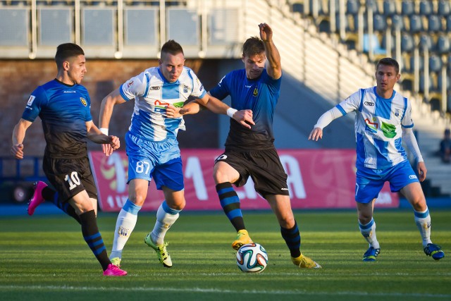 Piłkarze Zawiszy (na zdjęciu Mica i Szymon Lewicki) jesienią pewnie pokonali Stomil Olsztyn 3:0. Jak będzie w sobotnie popołudnie w Olsztynie?