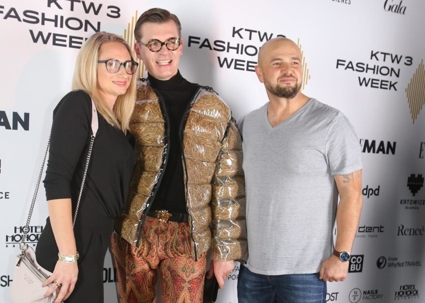 Kurtka "puchowa" z sianem w środku to hit piątkowych pokazów mody w ramach KTW Fashion Week 2019. To z kolekcji duetu RAD ZDJĘCIA