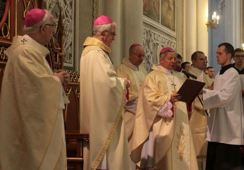W sobotę w radomskiej katedrze święcenia biskupie otrzymał,...