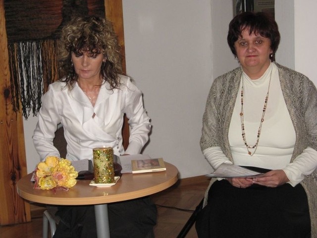 Anna Zielińska-Brudek (po lewej) w towarzystwie Marii Pałkus, która poprowadziła spotkanie.