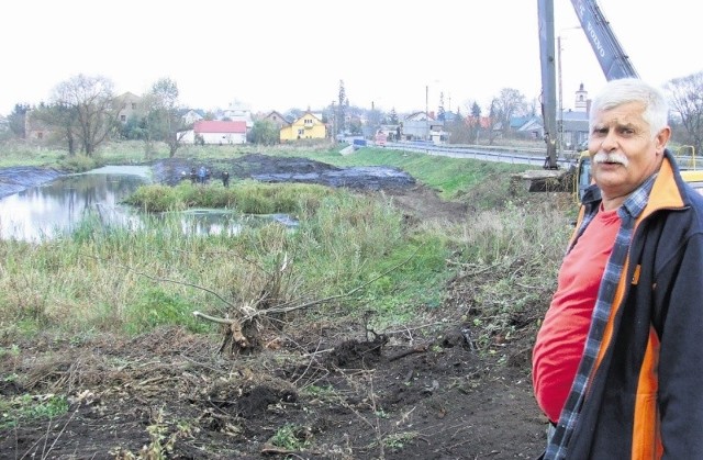 Dzięki wsparciu gminy i miejscowych strażaków prace nad porządkowaniem terenu idą bardzo szybko - mówi Krzysztof Zalewski, projektant stawu i prezes koła wędkarskiego w Boćkach