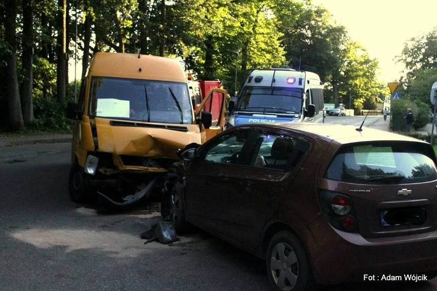 Do groźnie wyglądającego zderzenia samochodu osobowego z...