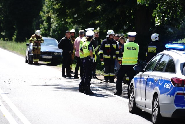 Zderzenie trzech pojazdów na DK 67 między Włocławkiem a Lipnem. W Krzyżówkach zderzył się samochód ciężarowy i dwa osobowe.