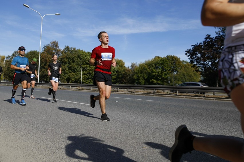 Uczestnicy Maratonu Warszawskiego 2018. Więcej zdjęć...