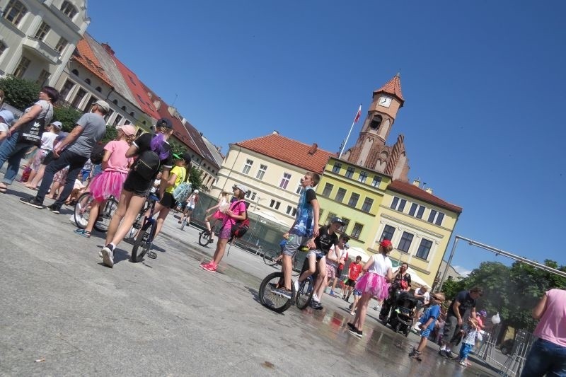  XX Ogólnopolskie Spotkania Cyrkowe w Brodnicy (2019 r.) - prezentacje grup na Dużym Rynku, podniebne spacery 