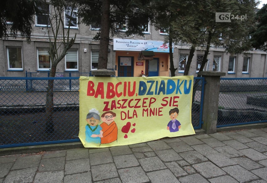 "Babciu, dziadku. Zaszczep się dla mnie!" Plakat szczecińskich przedszkolaków zniszczony