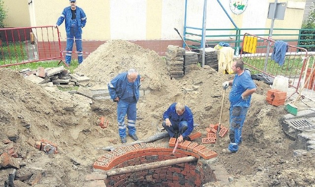 Miejsce znaleziska odgrodzono. Muzealnicy szacują, że studnia pochodzi z XVIII wieku, ale może być starsza.