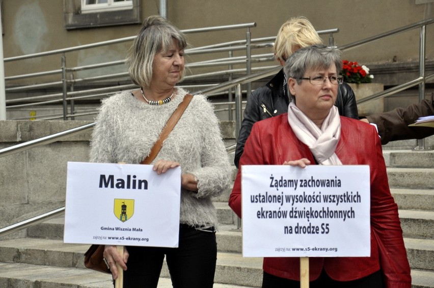 Wrocław: Protest pod urzędem. Ludzi mało, bo utknęli w korku (ZDJĘCIA, FILM)