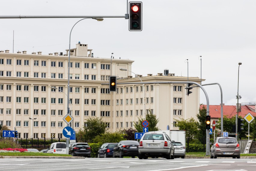 Blokowanie skrzyżowań, w godzinach szczytu, to codzienność w...