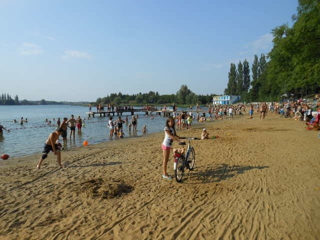 Z miejską plażą przy Jeziorze Zamkowym związane są dwa projekty – na jej przebudowę (szacunkowy koszt to 300 tys. zł) i zjeżdżalnię wodną (35 tysięcy zł) Fot. Renata Ciesielska