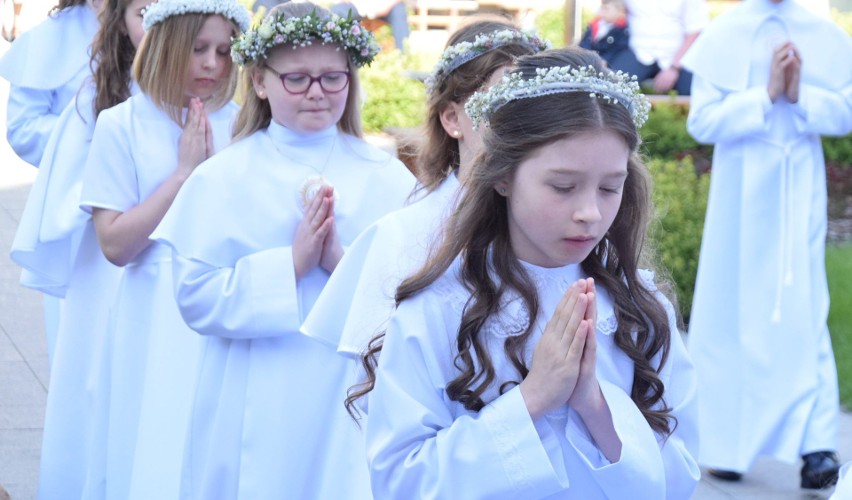 Ostrołęka. Komunia Święta w klasztorze. Pierwsza Komunia Święta w sanktuarium św. Antoniego w Ostrołęce. 7.05.2022