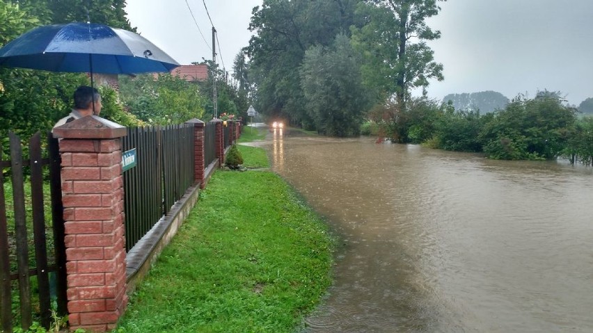 Lokalnie podtopienia w woj. śląskim po gwałtownych i...