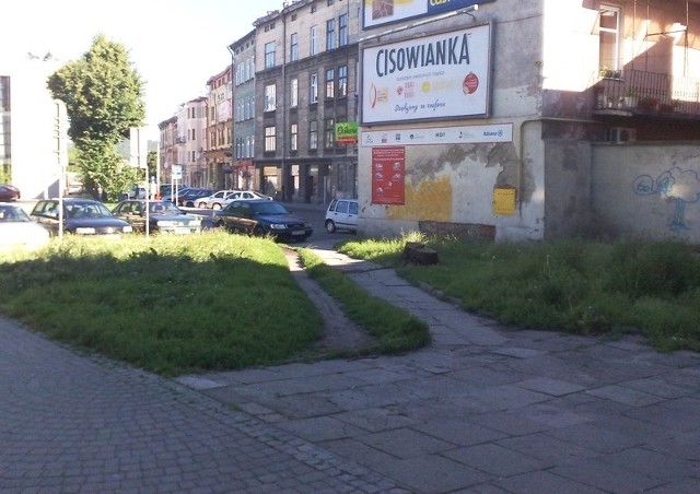 Ten placyk w centrum Przemyśla jest bardzo zaniedbany.