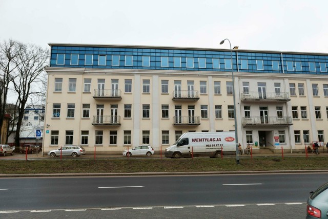Szczyt oraz balkony budynku - siedziby departamentu obsługi mieszkańców zostaną wyremontowane